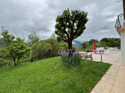 Maison traditionnelle - 276 m² - 6 pièces