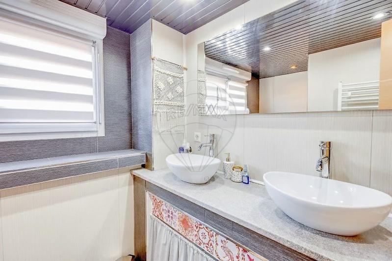 Maison - 180 m² - 8 pièces