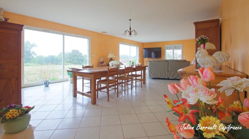 Maison - 210 m² - 6 pièces