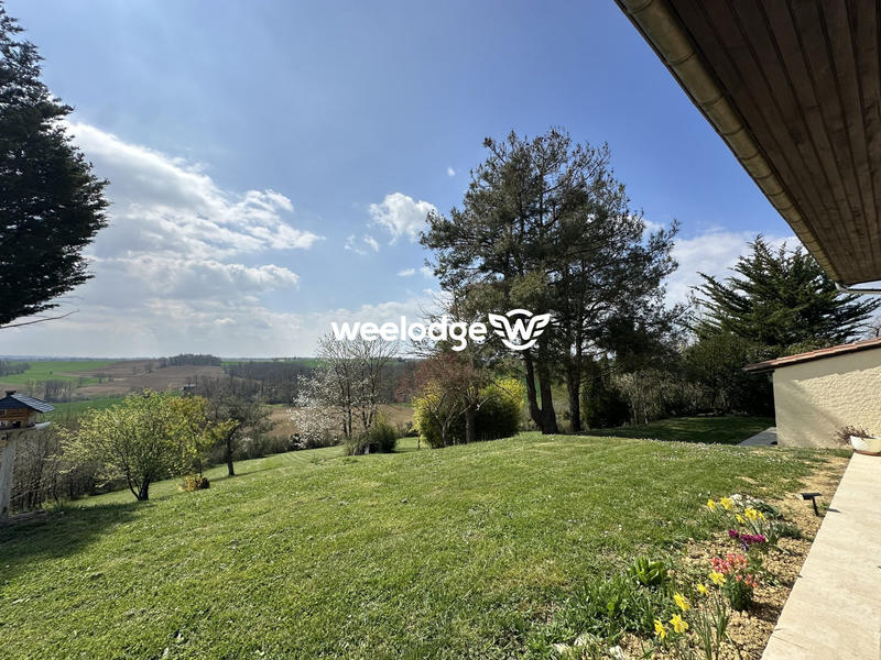 Maison - 227 m² - 7 pièces