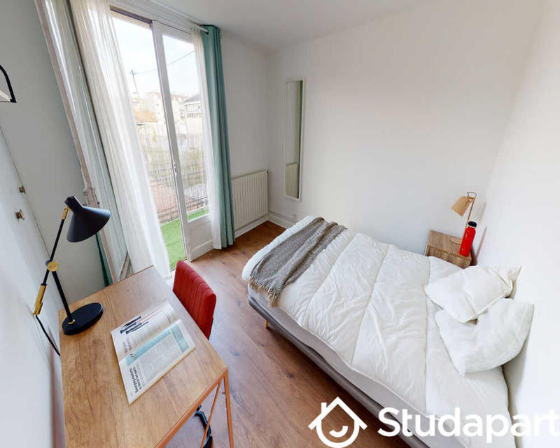 Chambre - 90 m² - 1 pièce