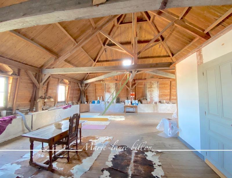 Maison - 222 m² - 8 pièces