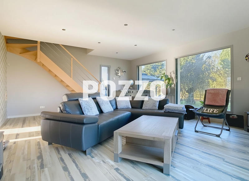 Maison - 250 m² - 9 pièces