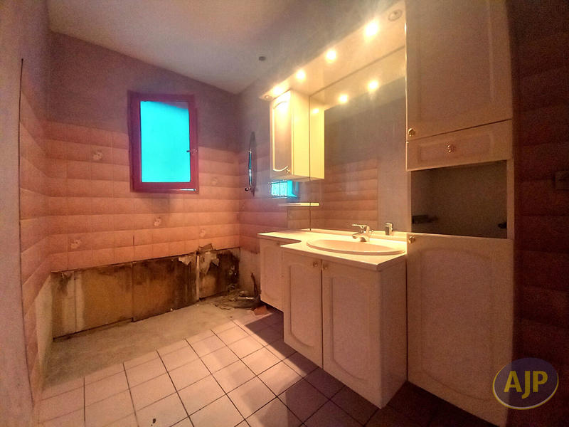 Maison - 212 m² - 9 pièces