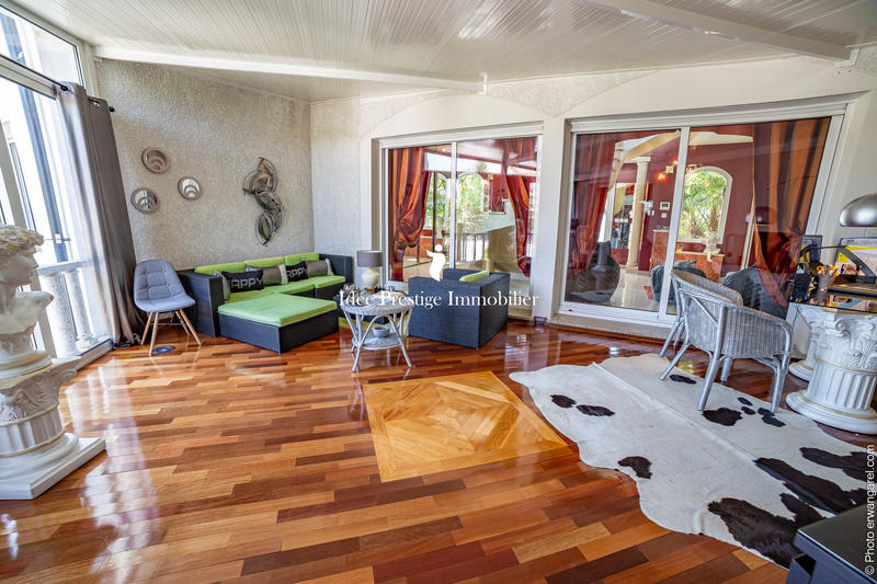 Maison contemporaine - 574 m² - 15 pièces