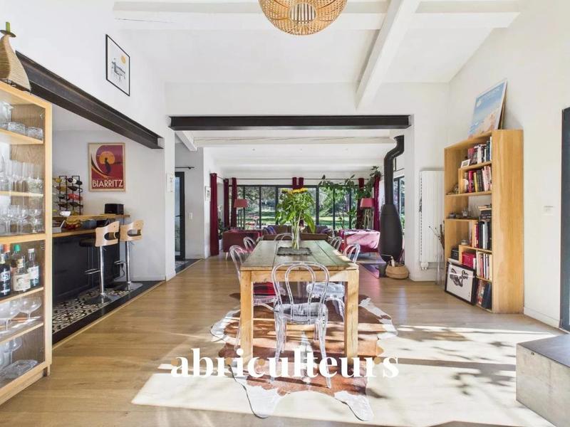 Propriété - 252 m² - 8 pièces