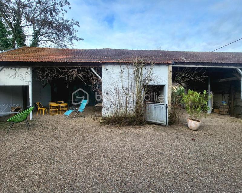 Demeure - 241 m² - 8 pièces