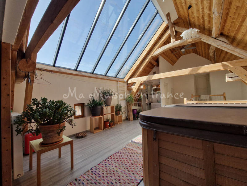 Maison - 213 m² - 8 pièces