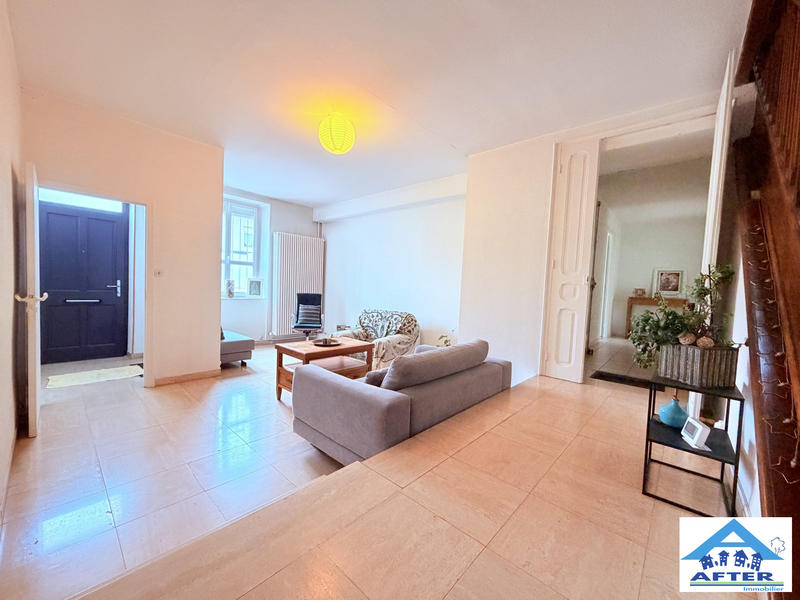 Maison - 220 m² - 7 pièces