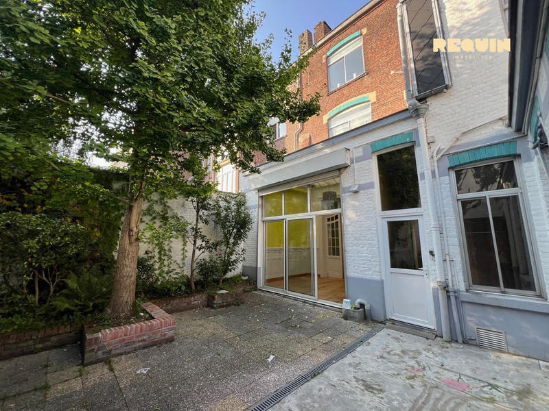 Maison - 385 m² - 13 pièces