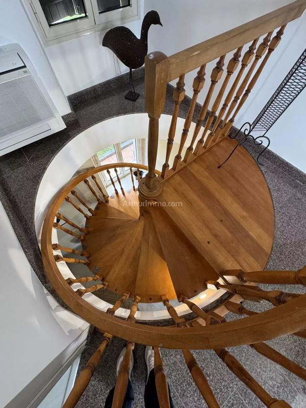 Maison - 230 m² - 8 pièces