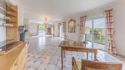 Maison - 253 m² - 7 pièces