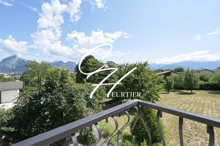 Maison traditionnelle - 187 m² - 6 pièces