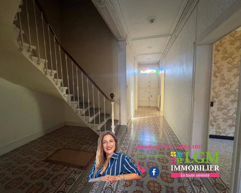 Maison - 300 m² - 11 pièces