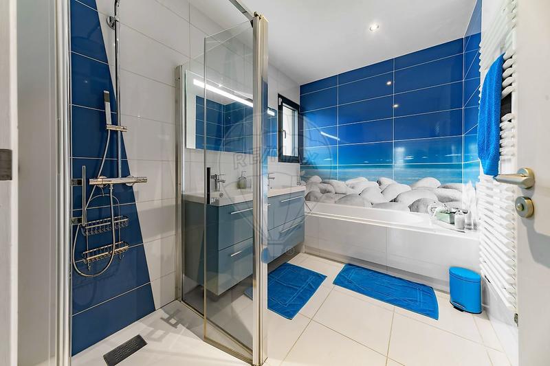 Villa - 277 m² - 10 pièces