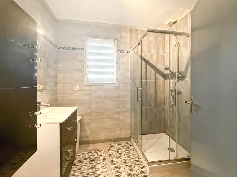 Maison - 97 m² - 6 pièces