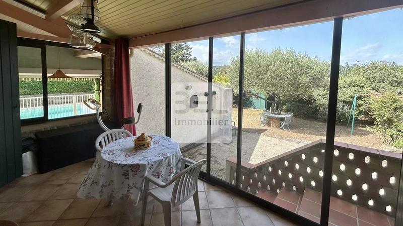 Villa - 100 m² - 5 pièces