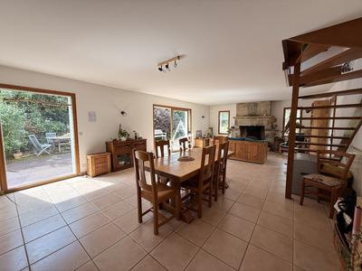 Maison - 210 m² - 9 pièces