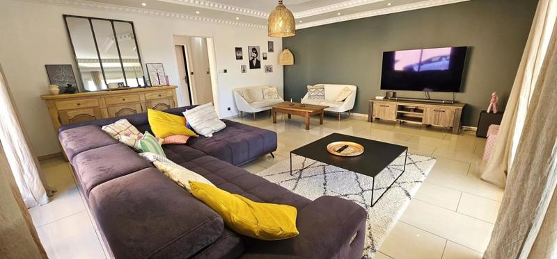 Villa - 259 m² - 8 pièces