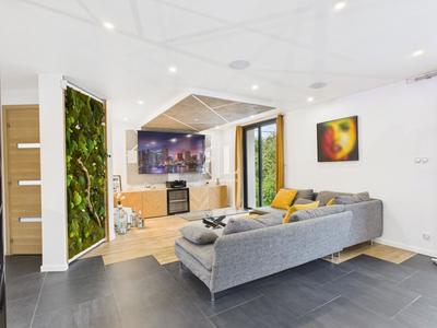 Maison - 203 m² - 6 pièces