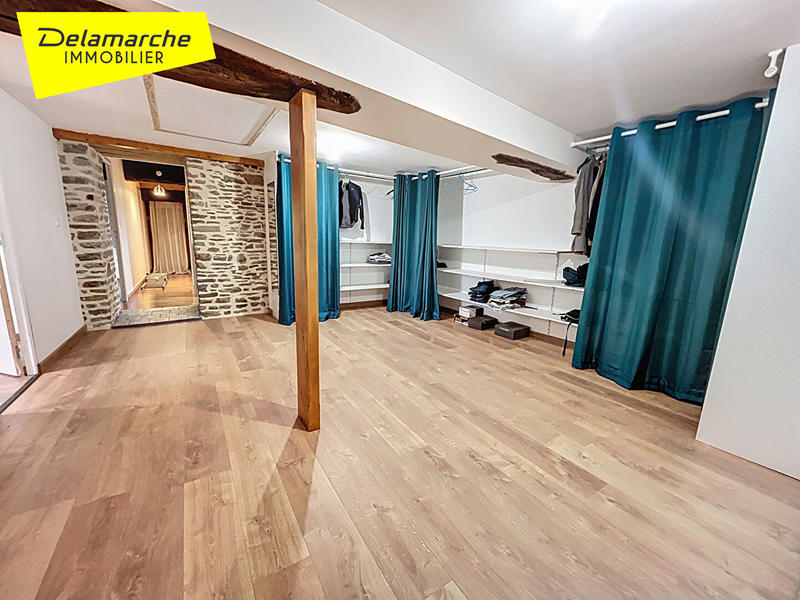 Maison - 185 m² - 10 pièces