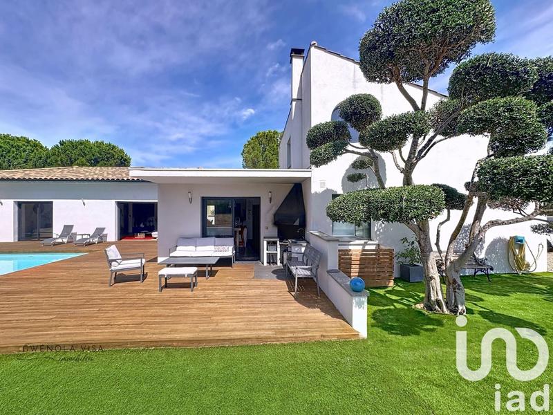 Maison - 260 m² - 6 pièces