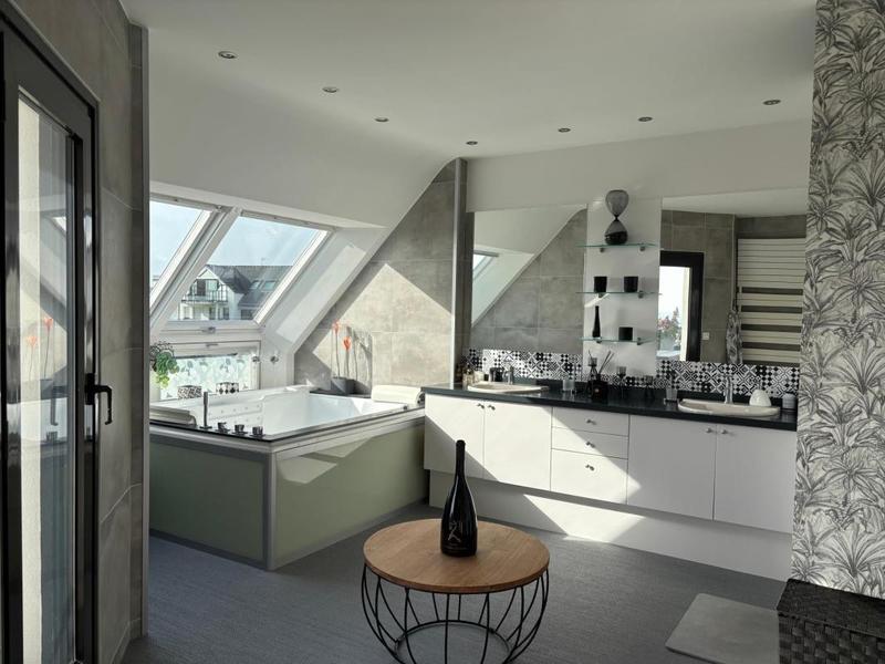 Maison - 280 m² - 6 pièces