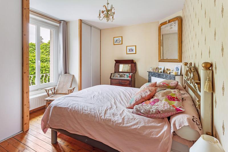 Maison - 240 m² - 10 pièces