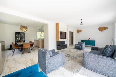 Demeure - 195 m² - 9 pièces