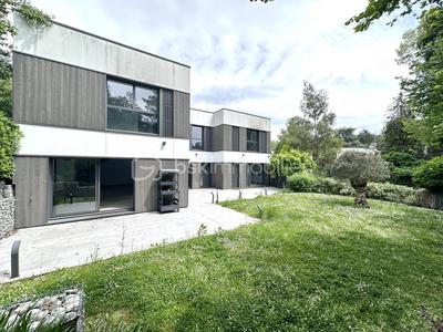 Maison d'architecte - 210 m² - 6 pièces