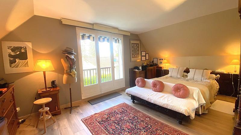 Maison - 246 m² - 7 pièces