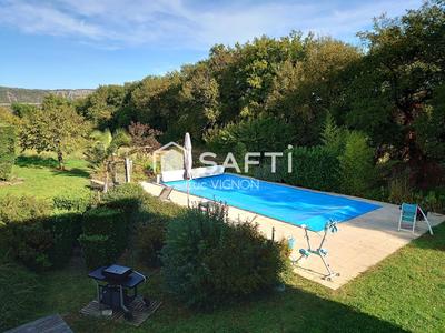 Maison - 200 m² - 7 pièces