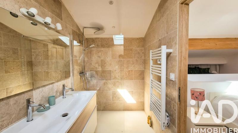 Maison - 230 m² - 8 pièces