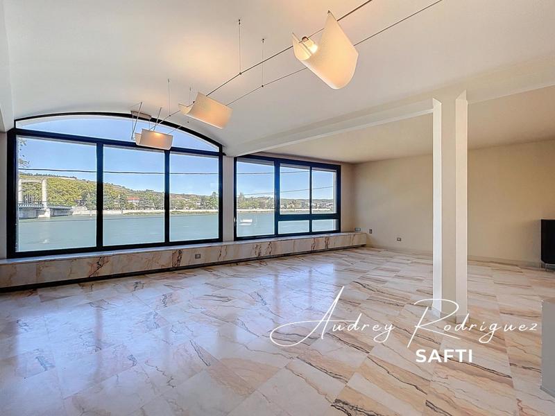 Maison - 217 m² - 6 pièces