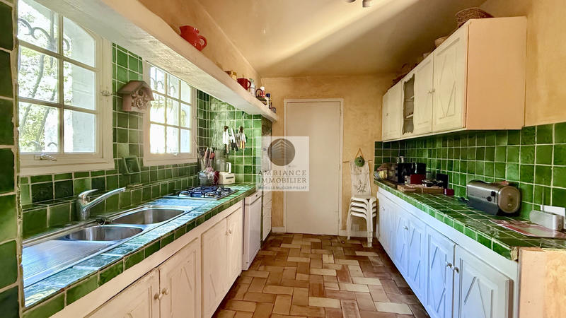 Maison - 240 m² - 7 pièces