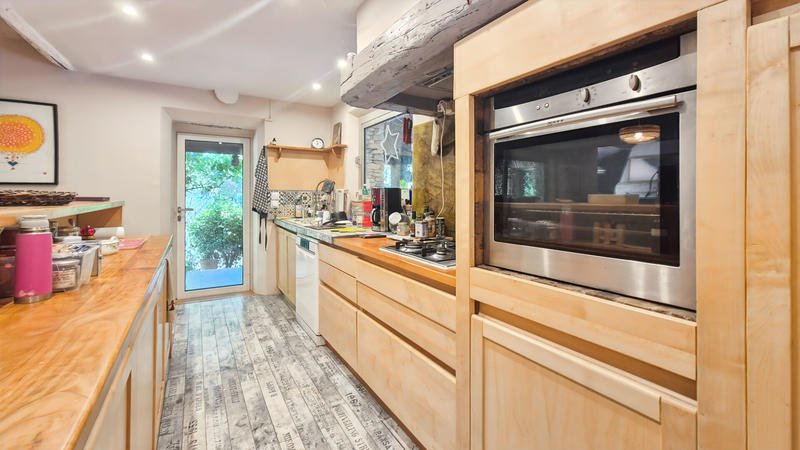 Maison - 270 m² - 9 pièces