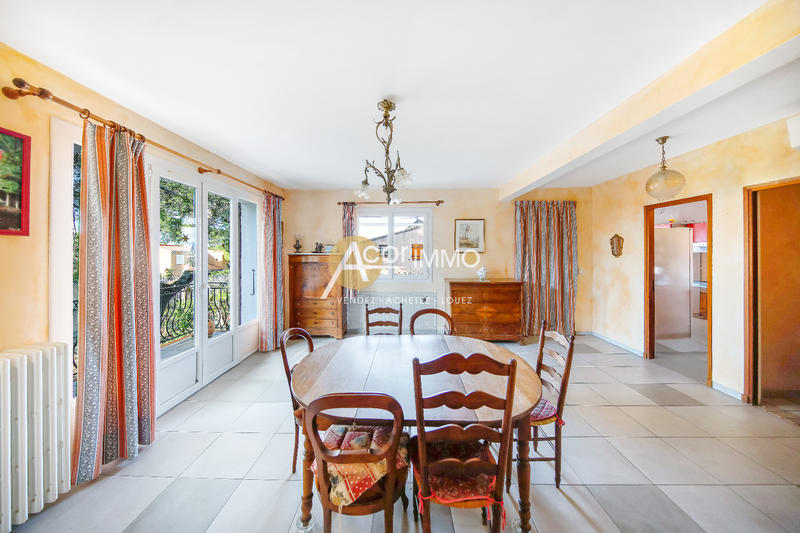 Maison - 240 m² - 11 pièces