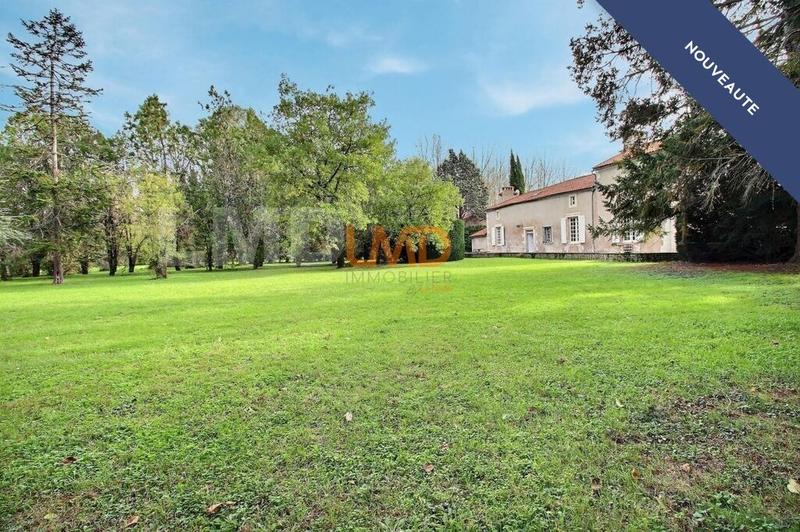 Demeure - 261 m² - 8 pièces