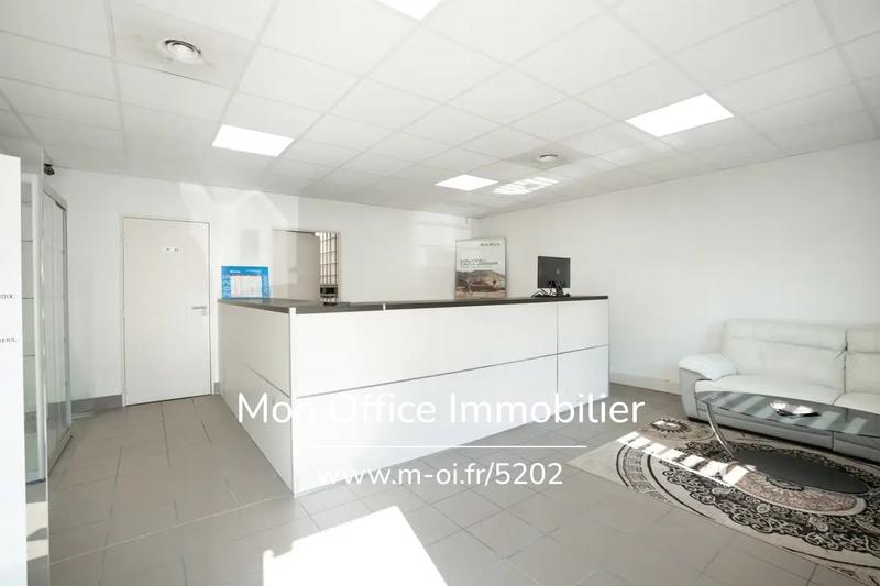 Local d'activité / Entrepôt - 252 m² - 10 pièces