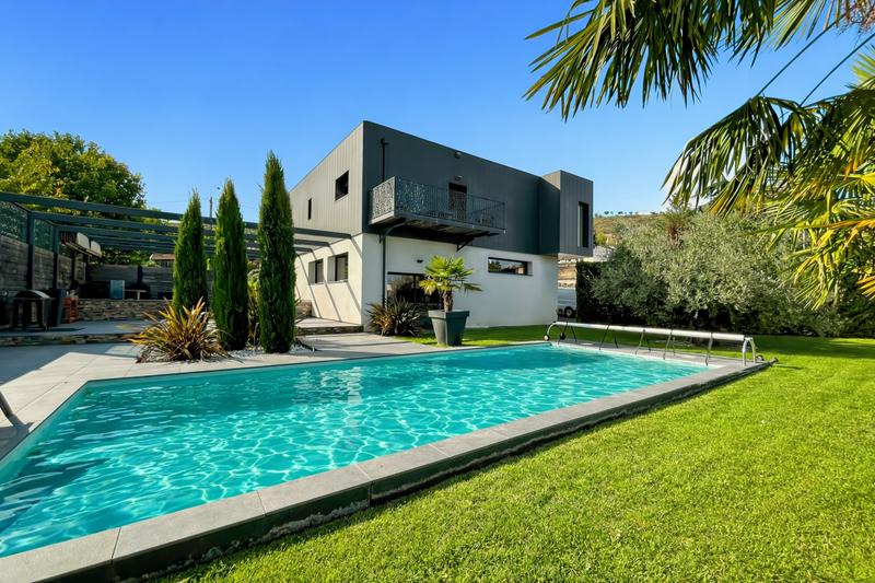 Maison - 226 m² - 7 pièces