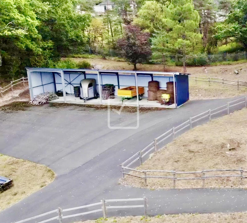 Maison - 250 m² - 15 pièces