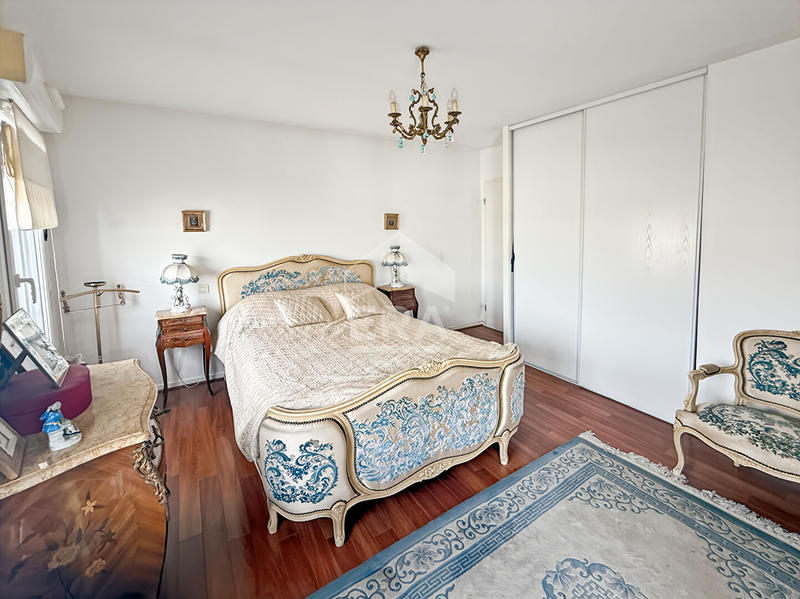 Appartement - 94 m² - 4 pièces