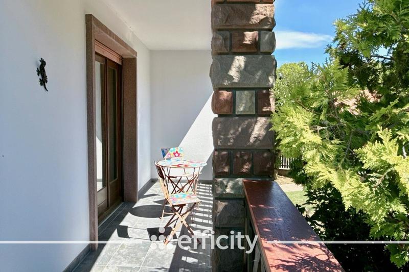 Maison - 216 m² - 8 pièces