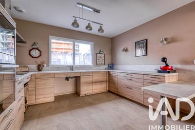 Maison - 192 m² - 10 pièces