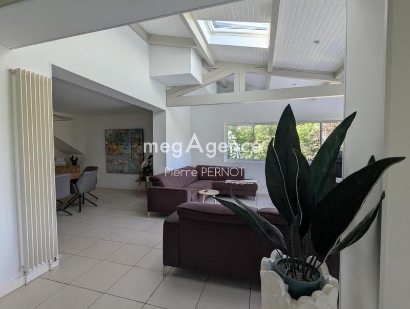 Maison - 240 m² - 8 pièces