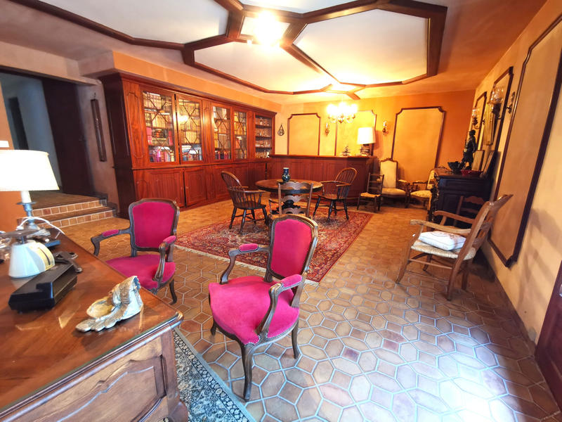 Maison - 300 m² - 10 pièces