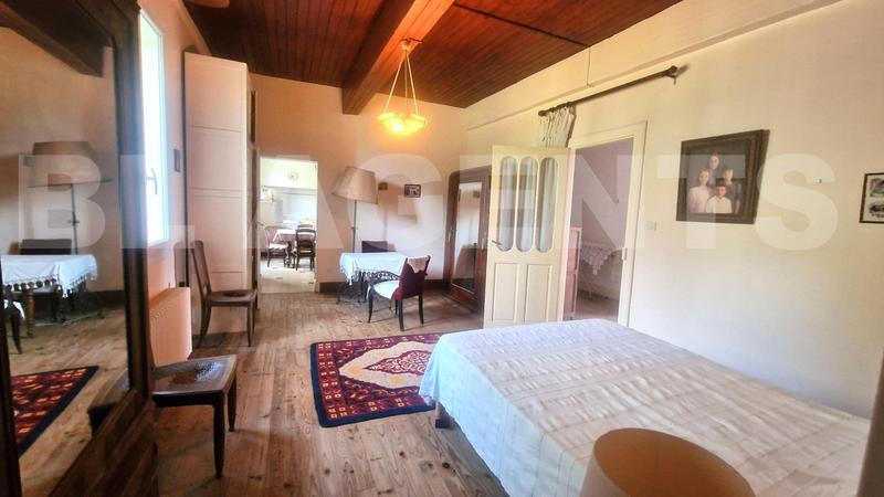 Maison - 228 m² - 7 pièces