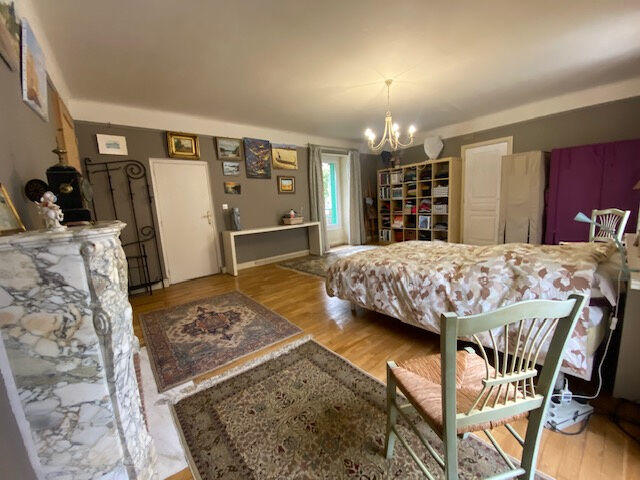 Maison - 227 m² - 11 pièces