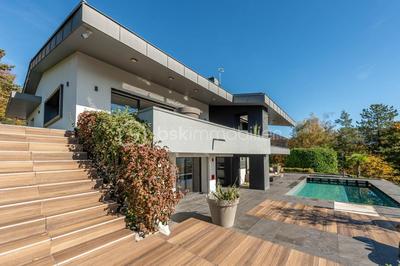 Villa - 300 m² - 7 pièces