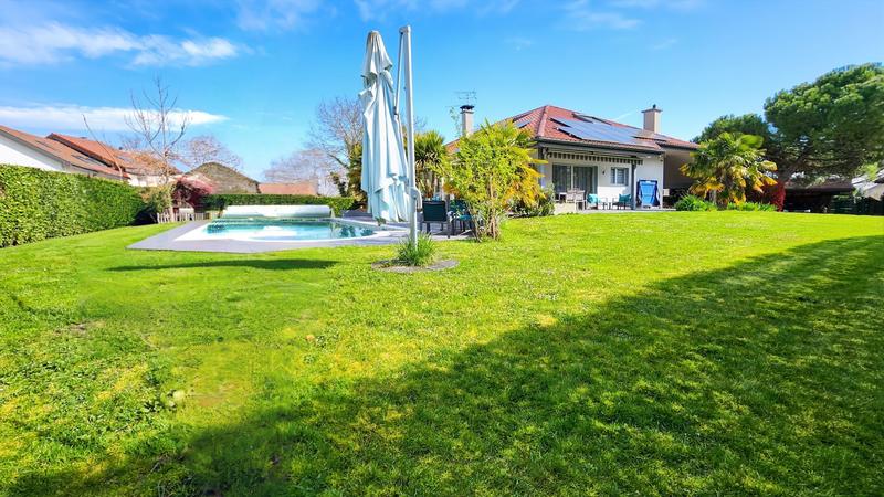 Villa - 297 m² - 6 pièces